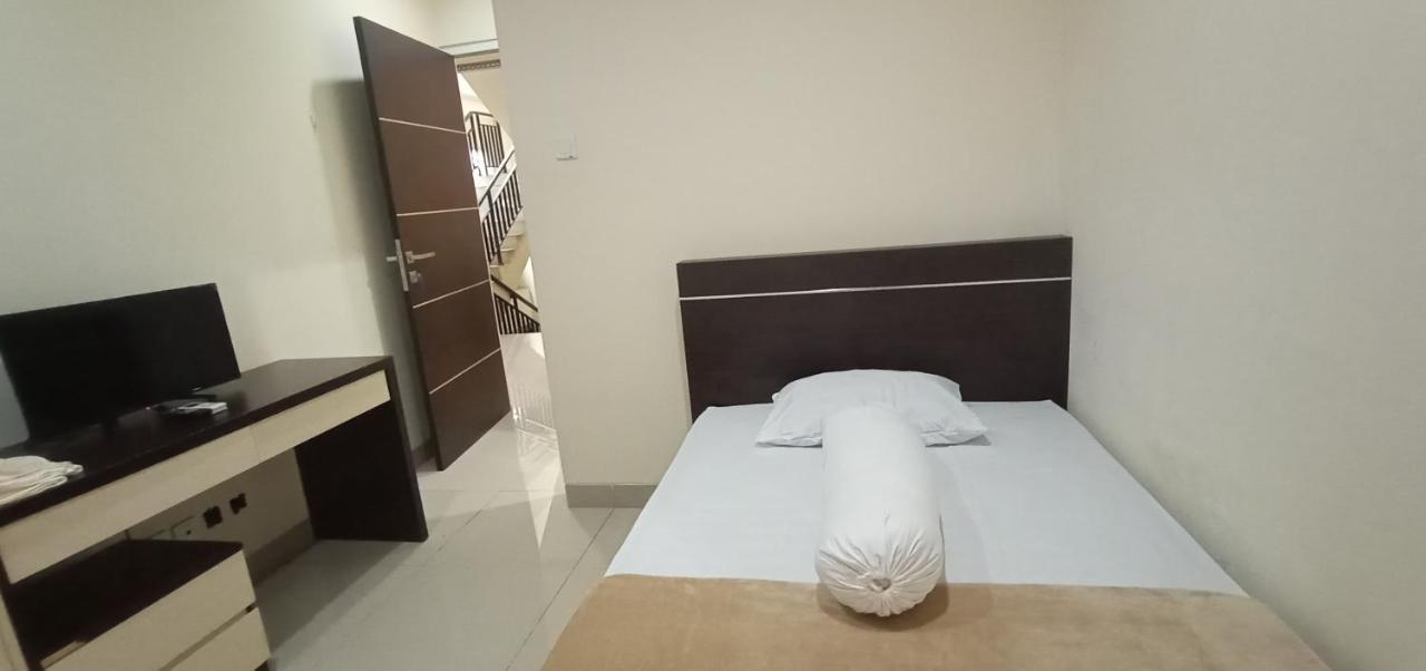 Giant Kost Otel Tangerang Dış mekan fotoğraf